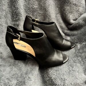 Tahari Black Leather Peep Toe Cut Out Sides Shoes Booties Size 10